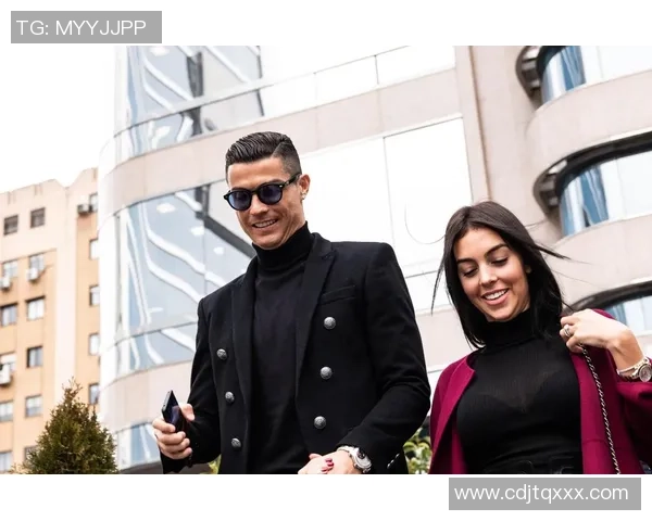 足球巨星C罗享受奢华度假生活与家人共度美好时光 足球巨星C罗享受奢华度假生活与家人共度美好时光