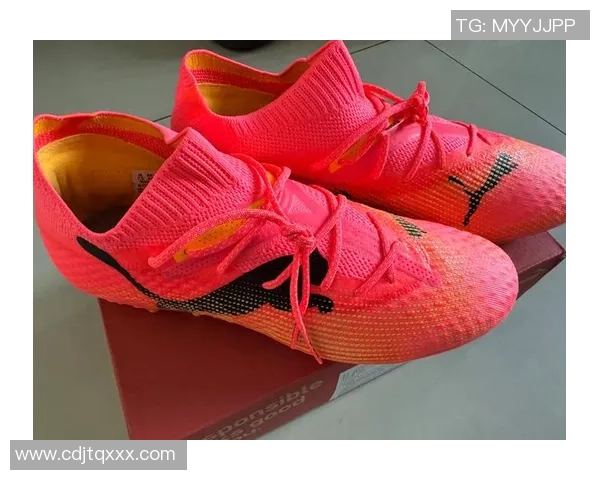 足球明星拖鞋的时尚潮流与设计理念全解析 足球明星拖鞋的时尚潮流与设计理念全解析